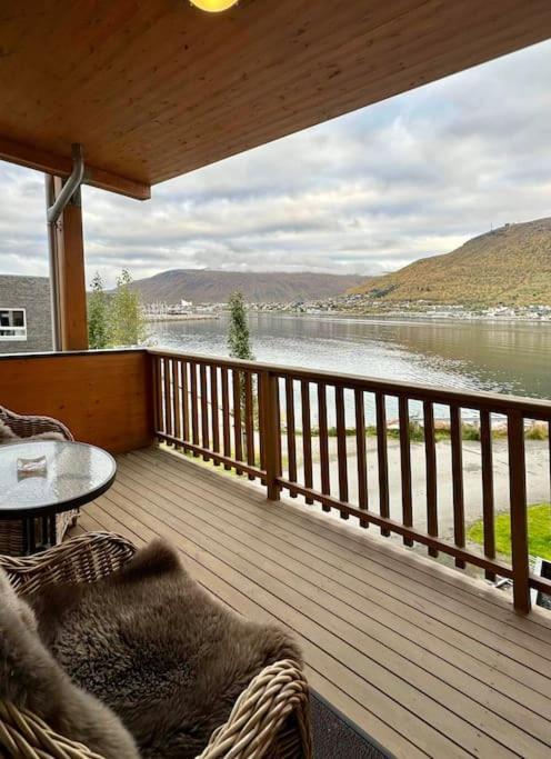 Leilighet Ved Havet Med Utsikt Over Tromsoysundet. Exterior foto